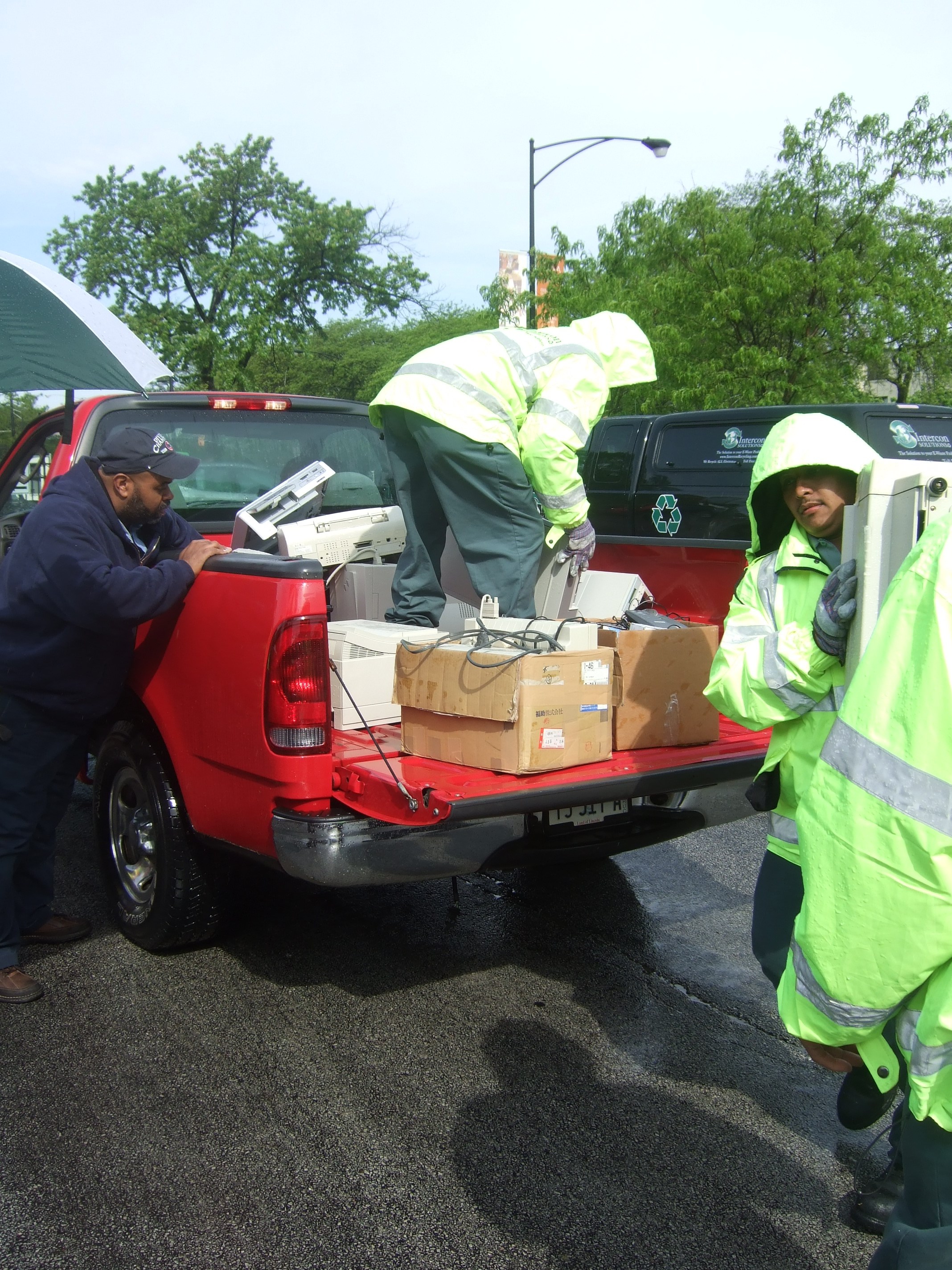 recyclingevent-unloadingtruck.jpg